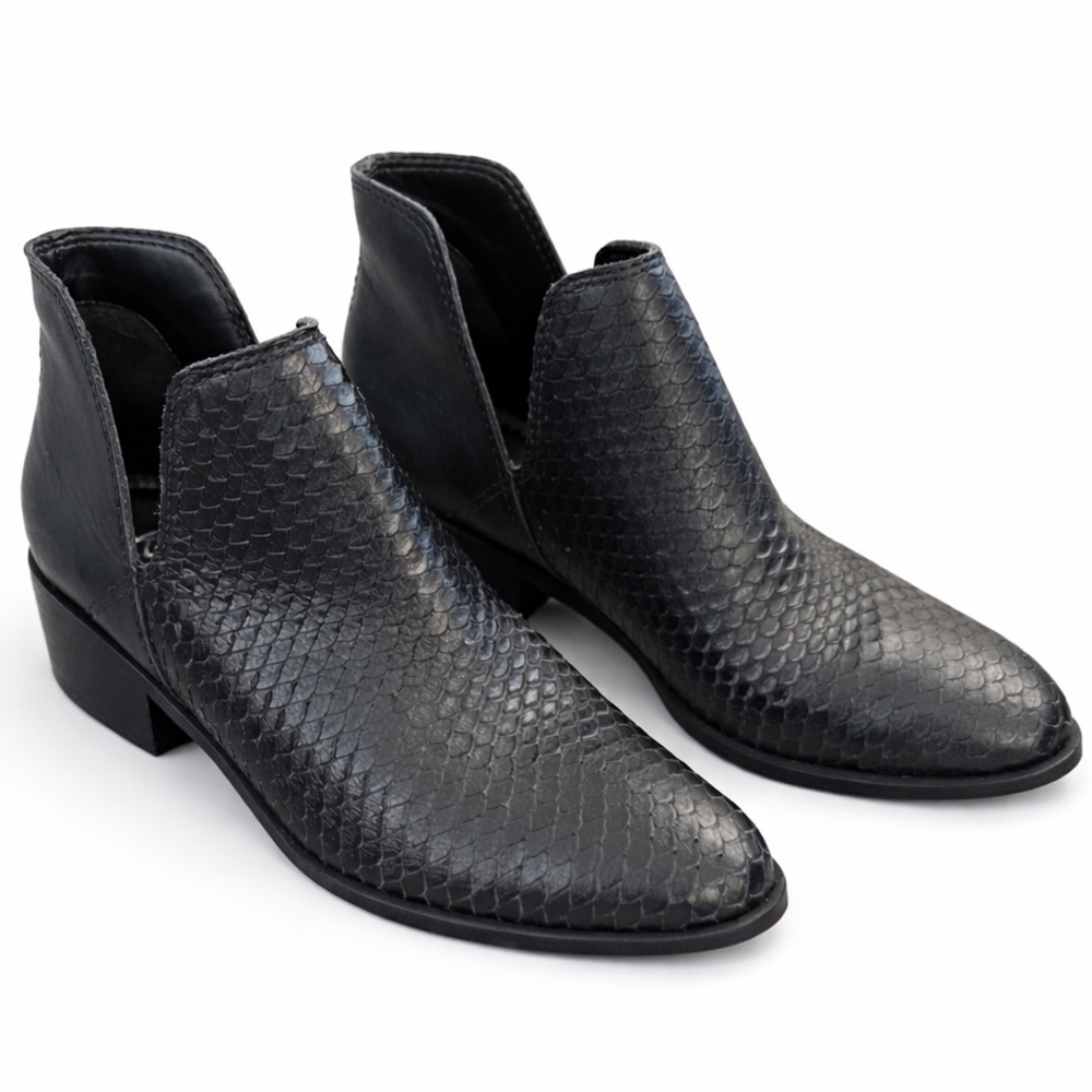 Kaanas Black Snakeskin Leather Slip On Ankle Boots 6